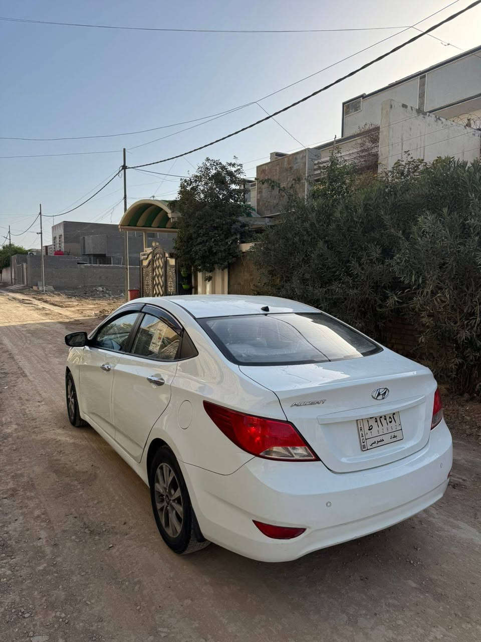 السلام عليكم
للبيع هونداي اكسنت خليجي 

موديل 2016 

السياره فول مواصفات

صبغ شبر بل جاملغ الأمامي فقط ❤️

رقم بغداد الماني تحويل ثاني يوم 

مكينه 1600 دوش 

شاشه + كامره دواره 

5 ويل كب كروم 

اشاره بالمرايه + كشاف امامي 

تحكم ستيرن جهتين 

داخل بيجي 

السياره ماشيه 108

جاهزه كير ومكينه وحداديه وتبريد وتخم تاير كله جديد 

السياره مسويلها ادامه كامله للمحرك والكير ومنضومه احتراق 

مكان السياره حله

السعر 104 وبيها مجال بسيط حق الجيه 

للاستفسار /***********
