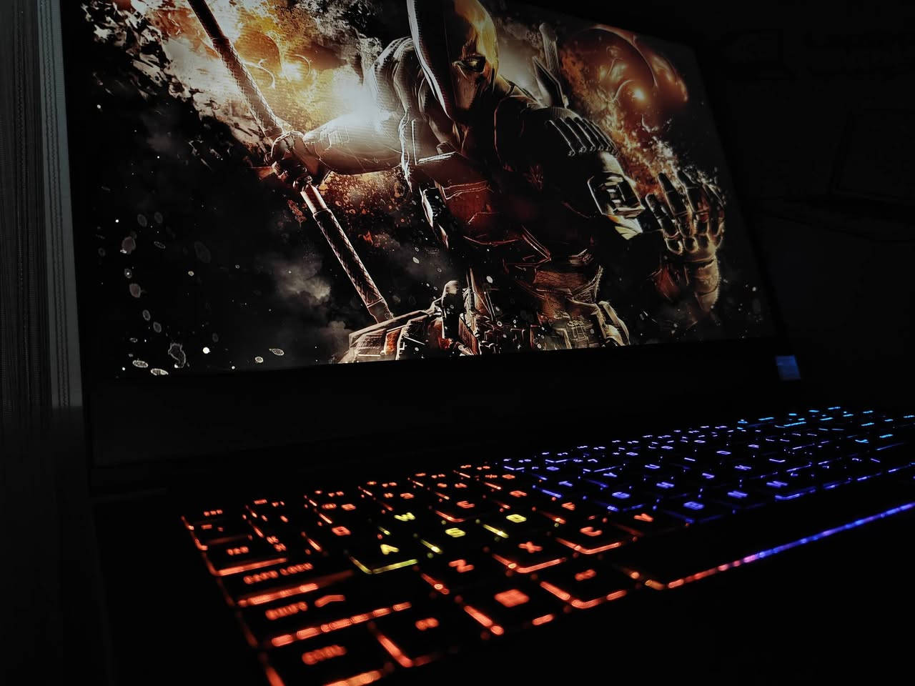 🚀 للبيع: HP Omen 16 (بحالة Open Box - جديد تماماً 🔥)
💻 المواصفات الاحترافية:

🧠 المعالج: AMD Ryzen™ 9 7940HS (مع كارت شاشة داخلي Radeon™ 780M) — أداء خارق وجيل حديث.

🎮 كارت الشاشة: NVIDIA® GeForce RTX™ 4070 (140W TGP أعلى طاقة وتشغيل لأقوى الألعاب والمونتاج) ⚡

🔋 الرام: 16GB DDR5 5600MHz (سرعة فائقة جداً)

💾 الهارد: 1TB NVMe SSD (SK hynix من أسرع الهاردات عالمياً) 🚀

🖥️ الشاشة: 16.1" Inch بتردد 165Hz لانسيابية خرافية في اللعب.

🎨 اللون: الأزرق الداكن المائل للبنفسجي المميز جداً (Dark Blue).

✨ حالة الجهاز:
Open Box (صندوق مفتوح - بحالة الجديد تماماً 100%):
الجهاز شبه جديد وبكامل ملحقاته الأصلية، أداء جبار وفحص كامل وضمان النظافة (ئۆپن بۆكس، ئامادەیە بۆ بەکارهێنان بە کوالێتی سفر و زۆر خاوێن بە گەرەنتی).

📞 للتواصل (واتساب أو ماسنجر):

📱 رقم الهاتف: ***********

📍 العنوان: كركوك - بنجا علي (کەرکوک - پەنجا عەلی)

🏢 شركة خوبيب للابتوبات - Khubaib Laptops
سوي مواصفات بلنجليزي
