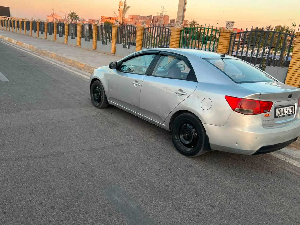 للبيع
#السعر 85
للأستفسار *********** 
سيراتو موديل 2012 خليجي 
مكينه 1600 
رقم ديالى تحويل ثاني يوم 
مكينه كير كهربائيات تبريد كله جاهزه 
بيهه صبغ بنيد وجامرلغات خلفيه بدون دواخل اثر جراد 

مكان السيارة ديالى بعقوبة
