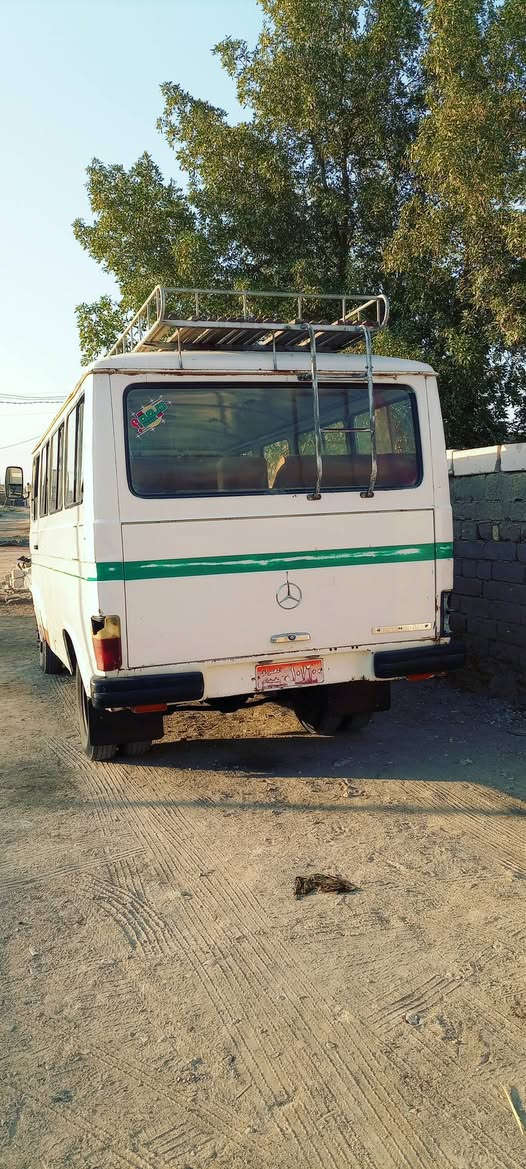 سلام عليكم مارسدس للبيع 18 راكب جاهزه مكينه خرسه تخم تاير راديتر جديد باتريات جدد كهربائيات كلهه شغاله تصال عل رقم ***********
