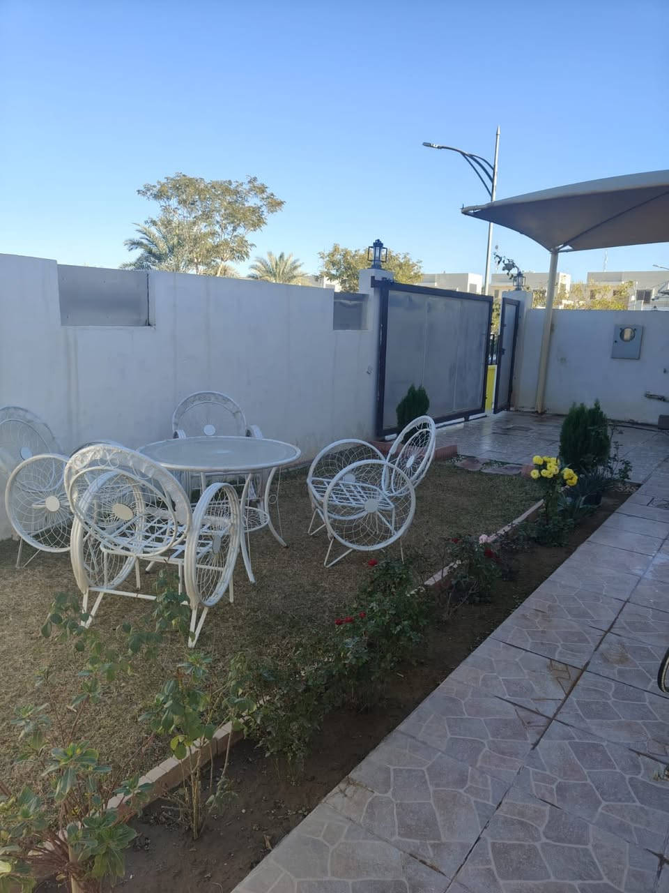 دار للبيع في مجمع بيتي السكني المساحه 260 متر في الزون الأول مقابل حديقه شارع 15 متر . 
الدار مسدد كامل تستلم سند باسمك
للاستفسار الاتصال على الرقم ***********
