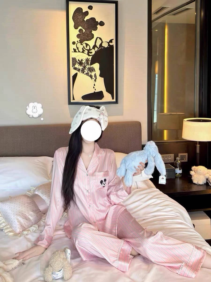 ⁨	بجامه حرير ناعم
السعر/٣٥
القياسات/m. L. xl⁩


**إذا كنت صاحب هذا الإعلان وتريد حذفه لأي سبب، رجاءا أرسل رسالة إلى الدعم الفني**