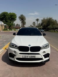 للبيع Bmw X6 موديل 2017 وارد امريكي حادثها جداً بسيط البنيد فقط صبغ بد...