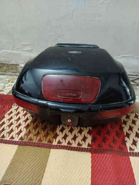 سلام عليكم جنطه للبيع مال سلفر ونج ام تجوه نضيفه كلشي مابيهه مفتاحه وياهه لسعر جنطه 150وبيهه مجال قليل لاستفسار رقم ***********
