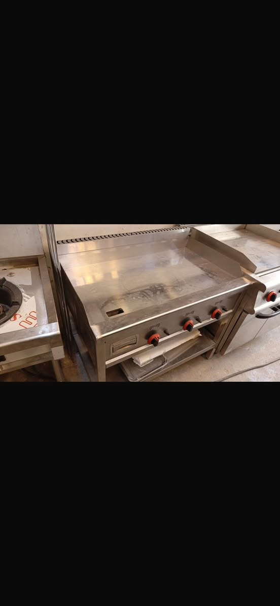 غراض مستعمله قليل مكانها بغداد شهداء البياع  رقم الهاتف :***********
