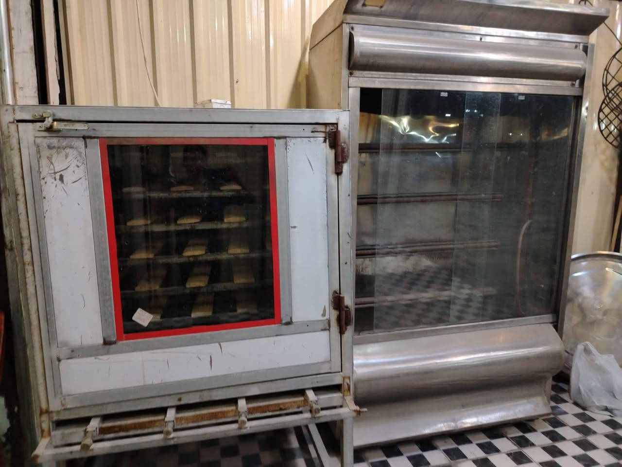 شوايه دجاج 8 شياش.  350 الف
شوايه سمك 150
فرن غازي 250
***********
