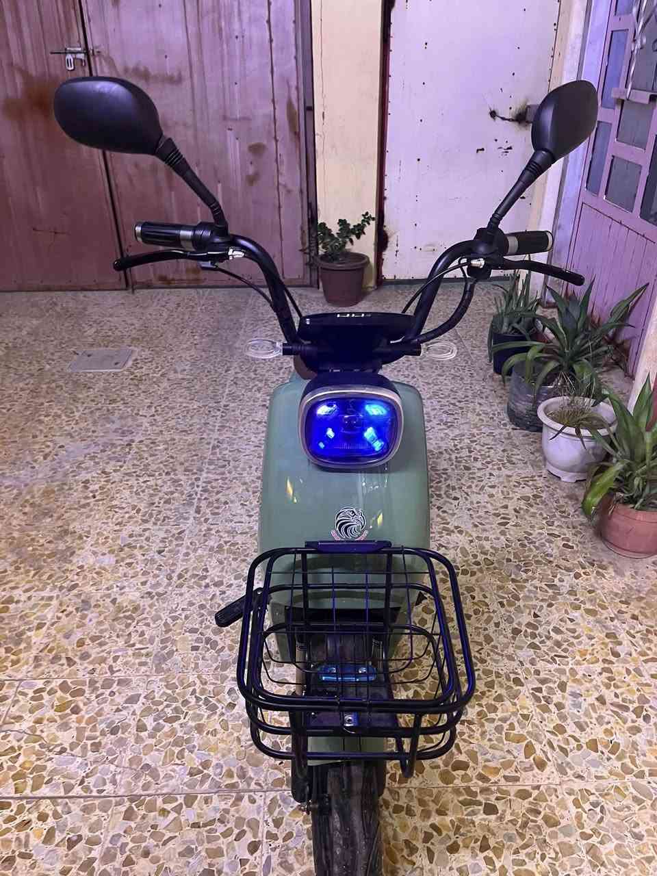ماطور شحن للبيع جديد بطاريات سرعه99 جديد الماطور السعر 350بي مجال   للشراي  رقم ***********
