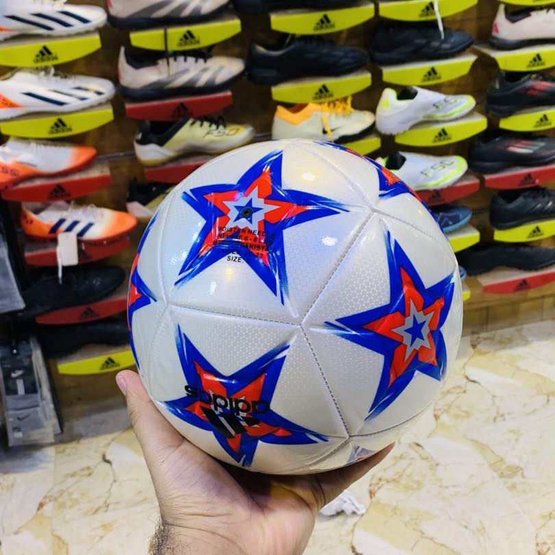 كرات قدم اصلية كرستال 
السعر قمبلة 
١٠ الف فقط 
هيت مقابل مول الغزال تجهيزات المايسترو 
محل  عبودي يوسف /***********
