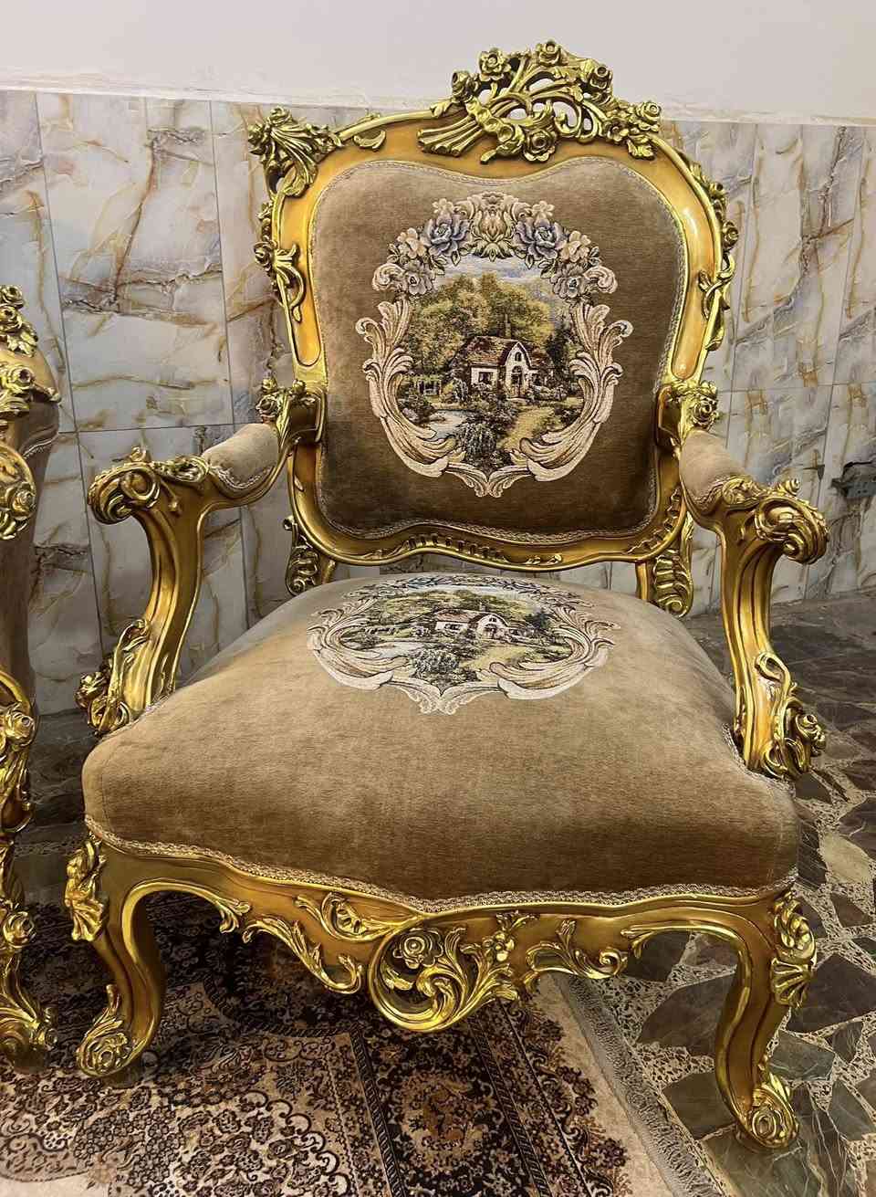 تخم مصري خشب زان عشر مقاعد وطبلات ثنين مرمر نظيف جداً السعر ٩٠٠ قفل مكانه المنصور ***********
