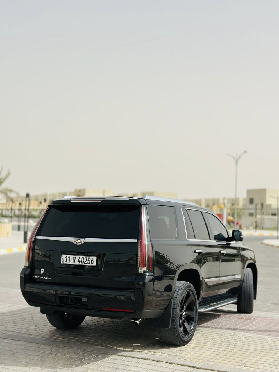 اقرة التفاصيل كامل واذا مايعجبك اعبر المنشور بكلمة طيبة 

كاديلاك اسكاليد 2020 

استوردتها ع ايدي 
ضرر جاملغ امامي جهة السايق وخشم البونيد وبدلتها بلاديات ماصلحتها تبديل كل بلادي ع ايدي 
وبيها جاملغ خلفي كلير امريكا 
ادزلك رقم الشاصي وشوف الضرر بعينك 

السيارة جديدة برغي مامفتوح بيها 
استعمال شخصي ع ايدي 
 

محرك كير صدر كهربائيات كله جديدة بلادية ماملعوب ولامفتوح برغي بيها شرط 
السيارة ماشية 95 كم .
رقم بغداد تحويل مباشر باسمي السيارة 

1-محرك v8 6200 cc.  
2-كير ١٠ نمر هايدراماتيك.
3-لايت امامي ٥ عدسات زنون .
4-كشافات زنون .
5-حساس امامي .
6_رادار امامي .
7-السيارة خمس كامرات وكامره 360 درجة. 
8-ويل ٢٢ انج .
9- ابواب بصمة خمس بصمات. 
10-بصمة تشغيل. 
11-مري شفط +قلابة 
12-اشاير مري
13-رادار مري جانبية 
15-دواخل ابيض 
16-سلايد 
17-المراية الوسطية تتحول الى كامرة خلفية 
18-سلايد روف
19-كشنات خزن ميموري وضعيتين 
20-كشنات امامية كهرباء 
21-تدفئة تبريد كشنات 
22-سكليتر كهرباء 
23-مساج كشنات امامية 
24-ستيرن كهرباء 
25-تحكمات ستيرن 
26-داتا شو 
27-تحكم فور ويل 
28-عداد ديجتال
29-تدفئة ستيرن 
30-شاشة كبيرة لمس 
31-قاصة 
32-جميع التحكمات لمس 
33-ثلاجة 
34-شاحن لاسلكي 
36-شاشه خلفية وسطيه.
37-كشنات وسطية تدفئة 
الكشنات الوسطية 38-والخلفية تحكم كهربائي
39)باب الصندوق جكات. كهرباء 
40-حساس استشعار القدم لفتح الصندوق 
حساسات خلفية .

مكان / صلاح الدين / تكريت 
السعر /380  بيها مجال بسيط 
رقم الهاتف/ ***********
