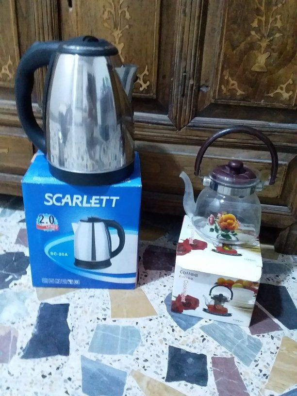 للبيع للاستفسار *********** 
سيت تيفال باب اول اصلي مايتلزق بي اكل    ٤٠
سيت تيفال احمر   ٢٥
حصيره نظيفة وجديدة ٣في٤     ١٨
قوري بلول   ٥
غلايه  ٧
شويه سمك ٤
صندوق خشب  كبير لحفظ الملابس ٣٠
صندوق حديد  لحفظ الملابس  ٣٠
مكتبة كتب او بلول يصلح  ٣٠
ميز حديد    ٥
ميز  مضبوط حيل مال مطبخ او محل ٤٠
كومدينه موديل قديم جدا يعني تراثي  ١٢
