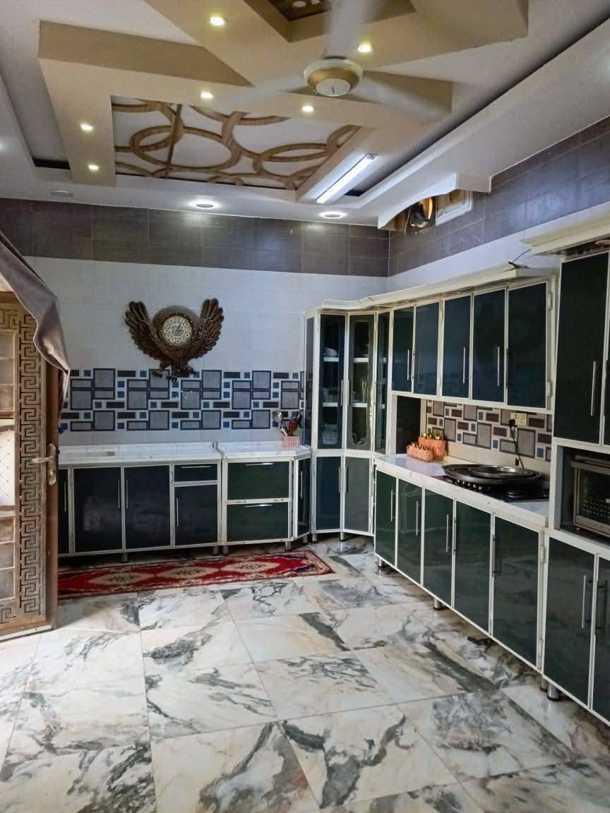 للبيع
طابو أسهم – تحويل بالطابو
المساحة: 300م / البناء: 190م
الطابق: طابق واحد
المحتويات:
استقبال
صالة
مطبخ
غرفتين نوم
صحيات داخلي وخارجي
منور عدد 2
حديقة عدد 2
كراج سيارة
الموقع:
فرع حسينية الإمام المنتظر – ثالث بيت عن الشارع العام ***********
