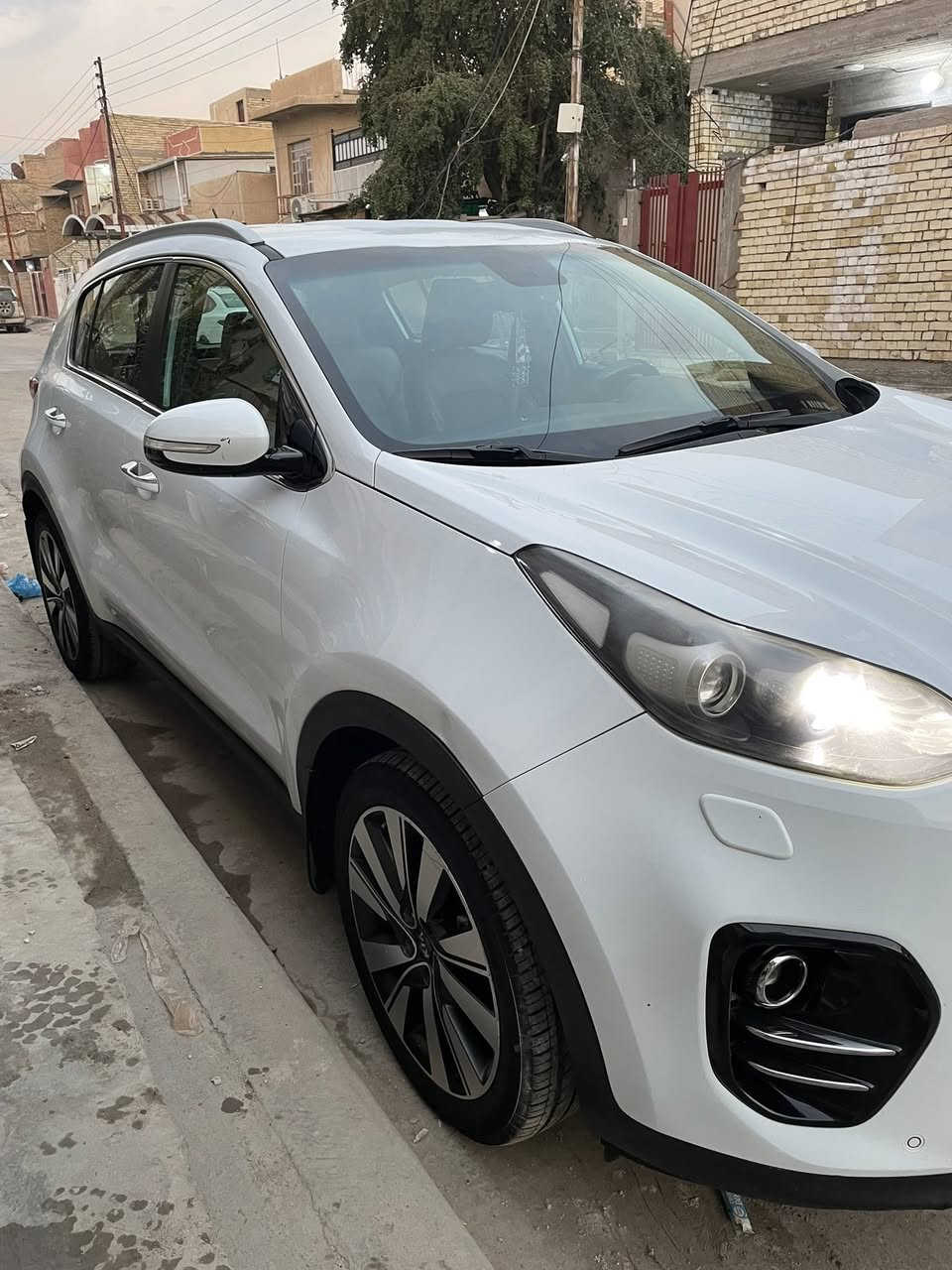 سبورتج موديل ١٩  سياره نضيفه كلش ماشيه  ميه رقم جديد  سعر ١٩٠.               ***********
