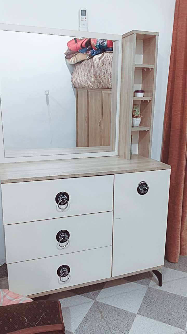 ميز مع جربايه
سعرهن 350 بيهن مجال


**إذا كنت صاحب هذا الإعلان وتريد حذفه لأي سبب، رجاءا أرسل رسالة إلى الدعم الفني**