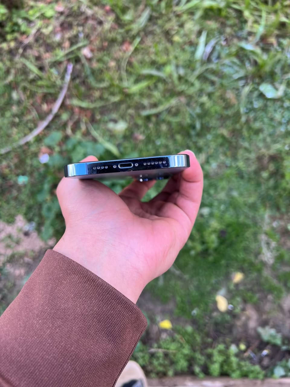 السلام عليكم 
ايفون 13 pro max
نموذج M
بطاريه 75 
ما مفتوح 
نضافه موضحه بالصور 
مطلوب علي 750 وبي مجال
مكاني المسحك 
تواصل ***********
