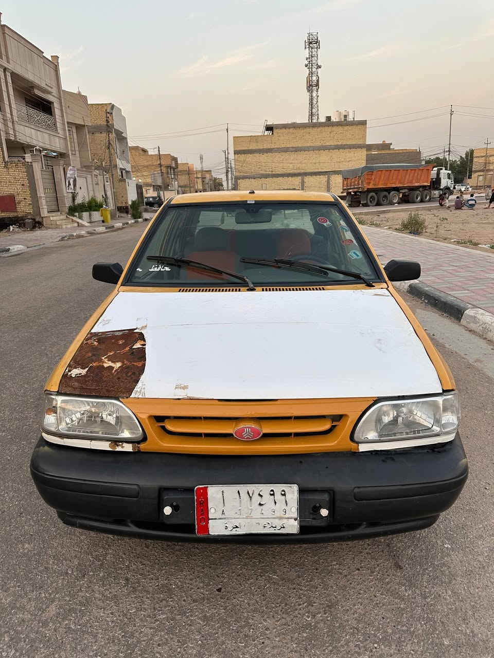 سلام عليكم عندي سيارة سايبة البيع عاطلة والمكينة تنقص ووبيهة قطعة بدلة وحدة  جاملخ جهة سائق والبنيد جارد والباقي مكفول  عليهة هيئة وغرامة 550  تعجبك تصل ما تعجبك لا تكسر بحلال الناس معة كل الاحترام والتقدير الجميع رقم تلفون ***********  اريدهة 23وبيهة مجال
