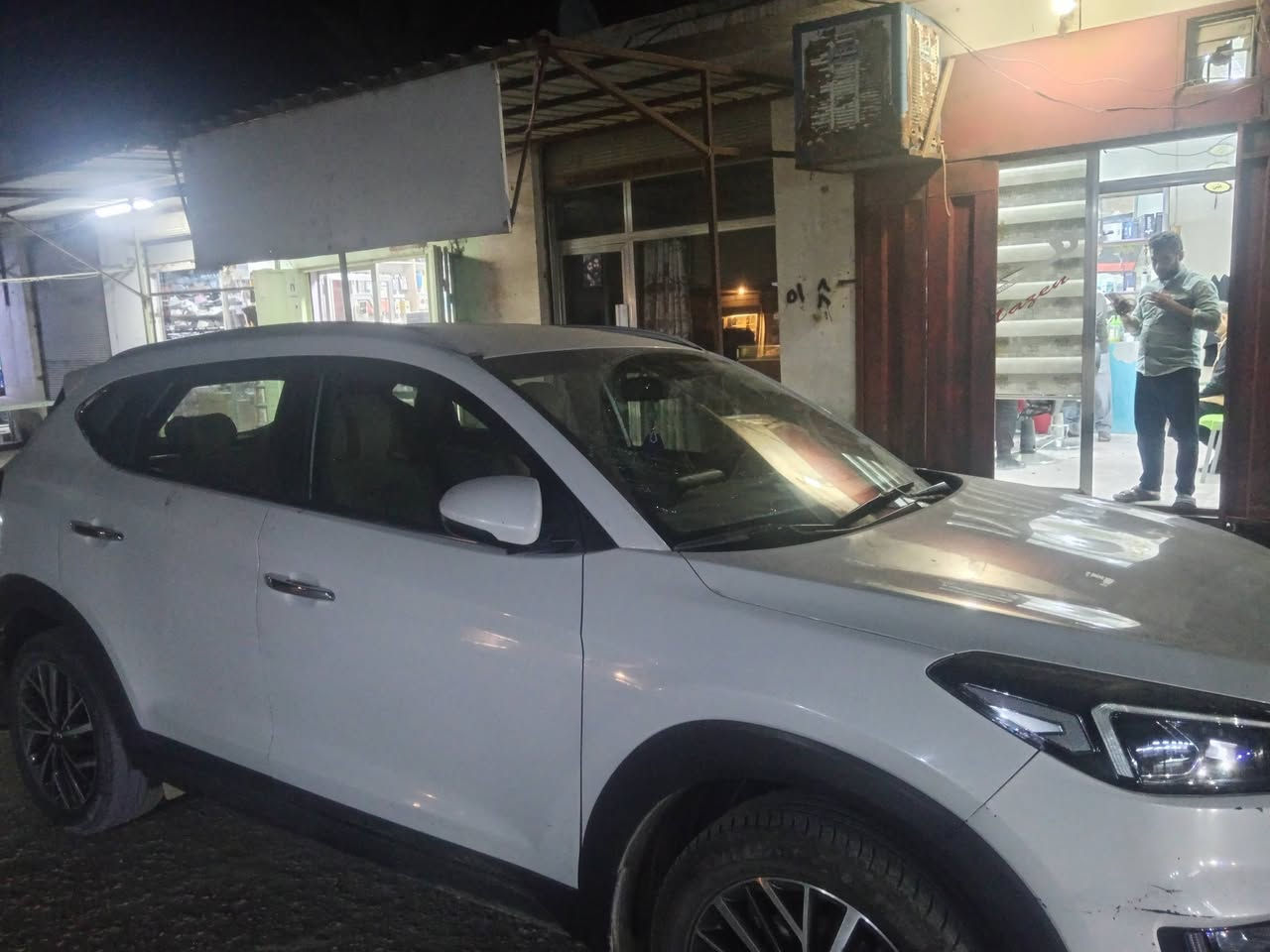 توسان ٢٠٢٠ مكفوله من البارد والصبغ ماشيه ١٧٥٠٠٠ فول عدا البانوراما خليجي بسمي شرط التحويل السعر ١٧٥ وبيها محال بسيط للاتصال ***********
