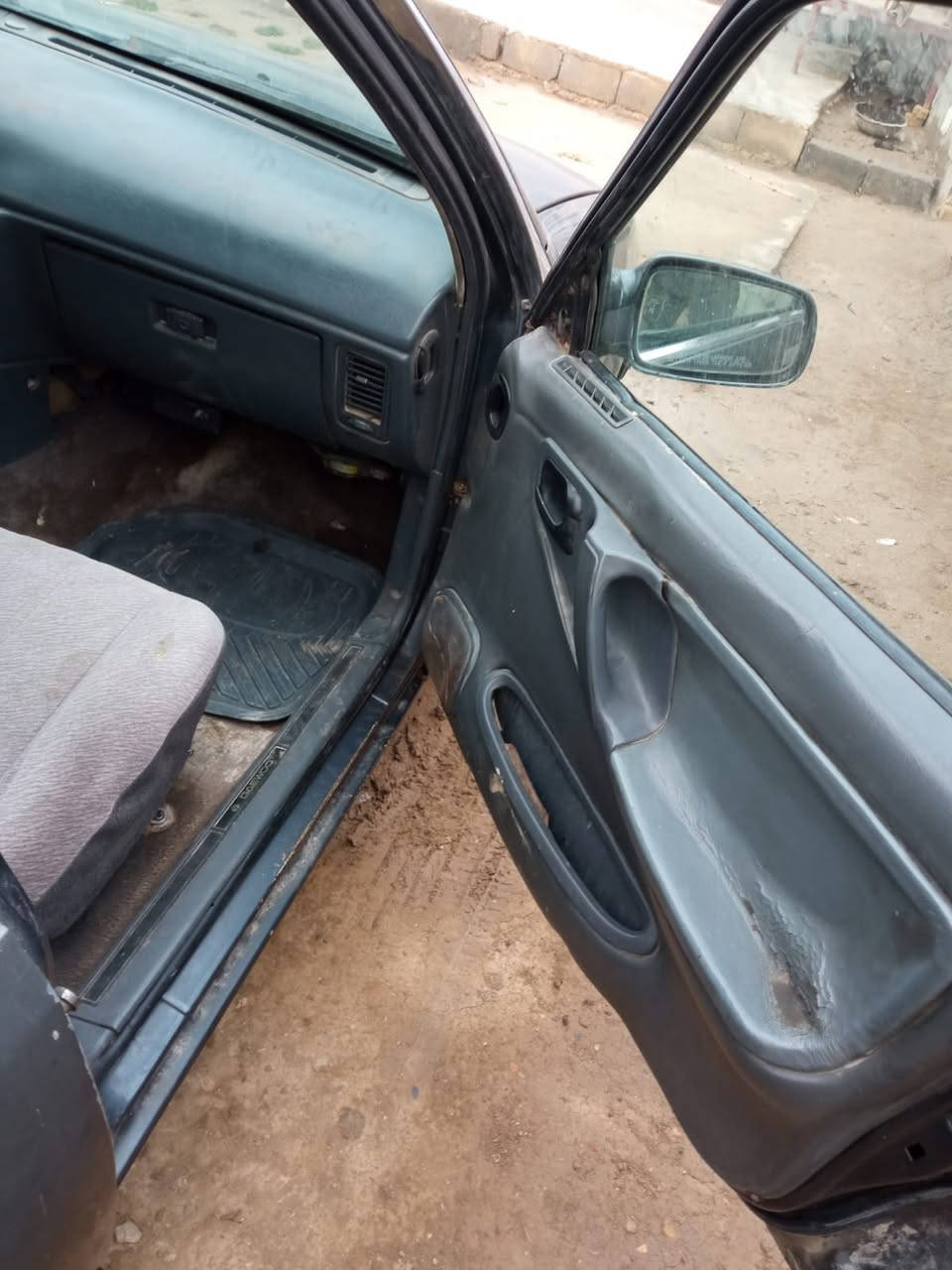 سلام عليكم برنس عادي للبيع سيارة حلوة شوف لعين .مكينه وكير مكفولات رقم  بغداد سنويه ما ساقطه تحويل مباشر . سعر ٢٥ وبيها مجال مكان بابل ***********
