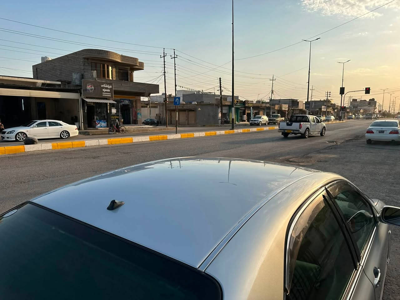 شاهانە موس ٢٠٠٥ سلڤەر
کۆد و بارکۆدی هەیە
گێڕ و مەکینە گەورە ١٨٢
٣ دووگمە
پەردە
کوشن جڵد و هیتەر 
٤ کوشن کارەبا
سەلاجە
مەرکەزی 
ڕادار
بێ مەسرەفە سەیارەکە
هەموو گیانی بەشەرت 
٢ پارچە بۆیاخی ئەوروپایە

سەیدسادق 
***********
