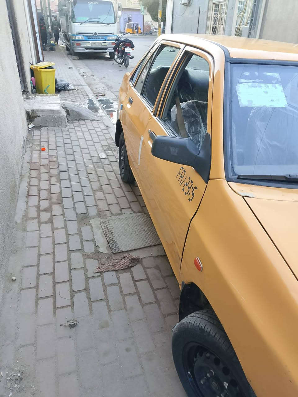 السلام عليكم سايبة موديل 2013 للبيع 
السياره كامله خير من الله نقوصات بسيطه كلش 
1 رقم مميز 
2 حداديه ودبلات جديده 
3 شواصيه نضاف مملعوب بيهن 
4 , گير ومكينه يخبلن 
5 شاشة + اناره داخليه 
6 رقم دولي باسمي السياره سنويتها ل٣١ يلا تسقط 
7 هية مصفره والبحث لل٢٧ 
 السعر ٣٣ وبيها مجال بسيط كلش 
مكاني حي العامل ***********
