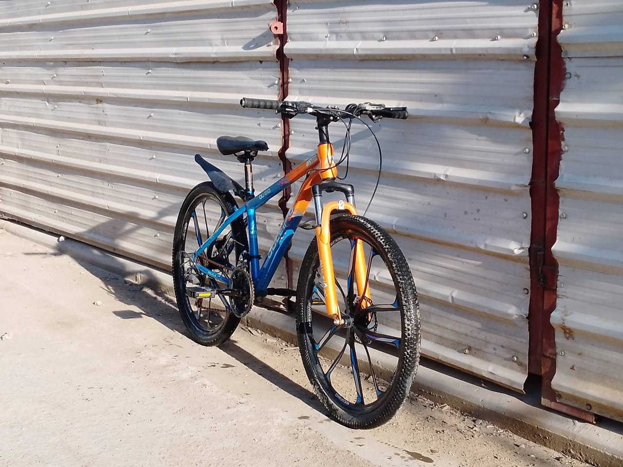 السلام عليكم
للبيع بايسكل جبلي 
البايسكل نضيف 
 قليل طلعت بيه 
السعر 100$وبي مجال 
المكان كربلاء منطقة عون
***********
