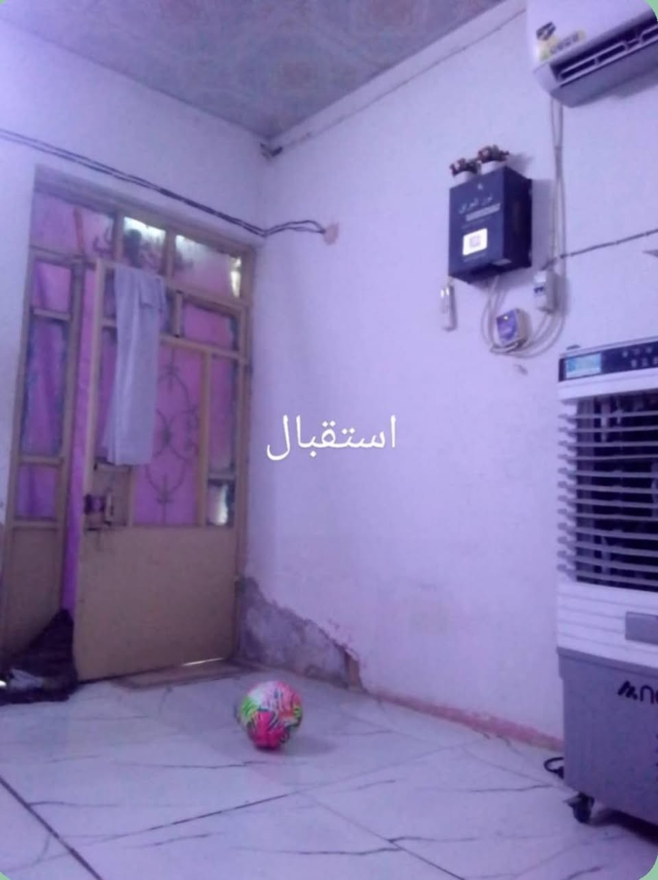 الدار للبيع وره مدرسة الشهيد علي الرماحي 100 متر حاليا مسويه مشتملين طابو زراعي رايده ب16 وبي مجال بي غرفتين وستقبال وصحيات ومطبخ زغير الاساس طابوك البناء بلوك مثل ماموضح بالصور وهذا رقمي بي واتساب اني صاحب الدار ***********
