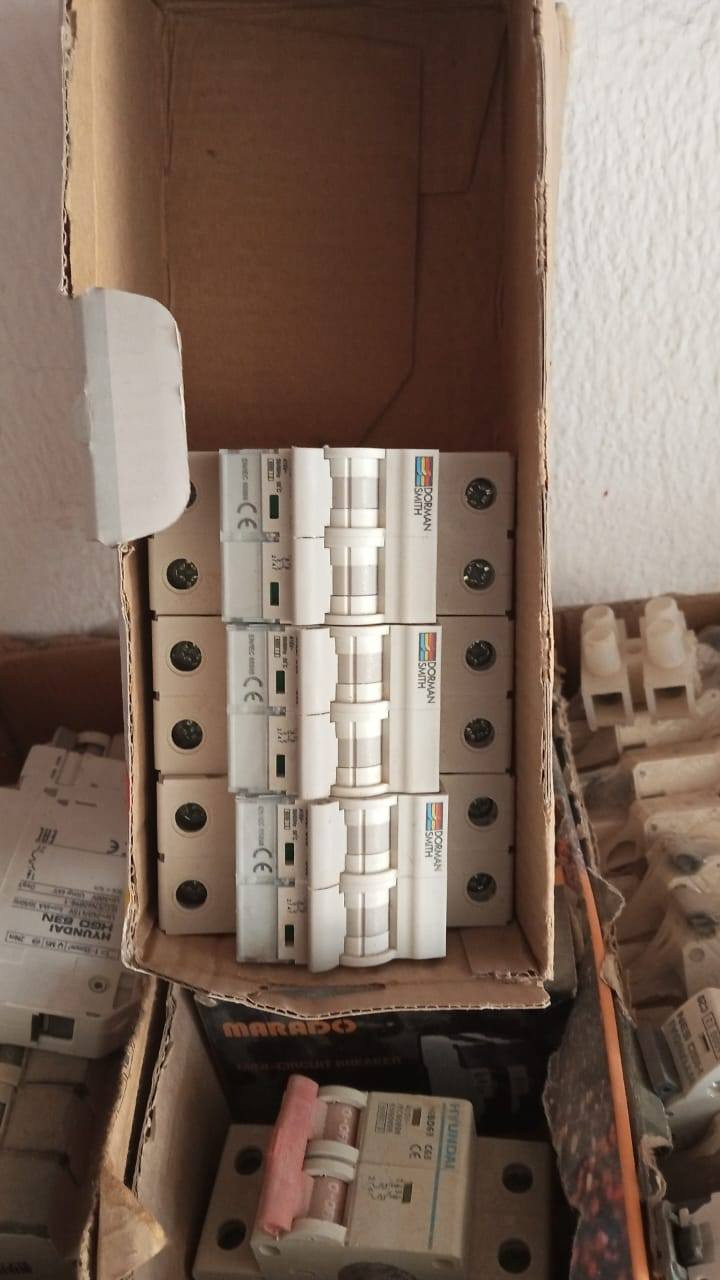 تعزيلات محل مو محتاج غراض زوجه اخوه كله جديد لعنوان زويرجات رقم *********** ابو لمحل حتي رفوف البيع كولشي يخص منزل عده وموجود
