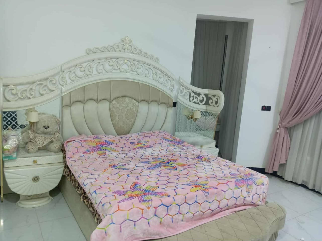 السلام عليكم ورحمة الله وبركاته
غرف نوم للبيع 

فيروزه 

جديده كلش 

السعر ٧٥٠ 

***********

بعقوبه تقاطع القدس
