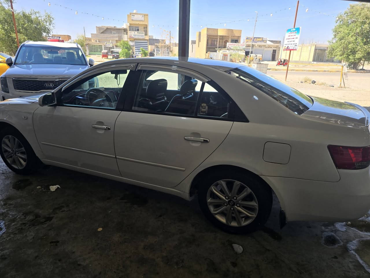 السلام عليكم 
سوناتا ٢٠٠٧ وارد كوري مكينه ٢٠٠٠ بيهه ضربه بالجاملغ الخلفي بقبق البانزين بدون دواخل وبيهه الرصعات الي بالبنيد 
مكاني بغداد التاجي سبع البور 
الاتصال ***********  او واتساب
