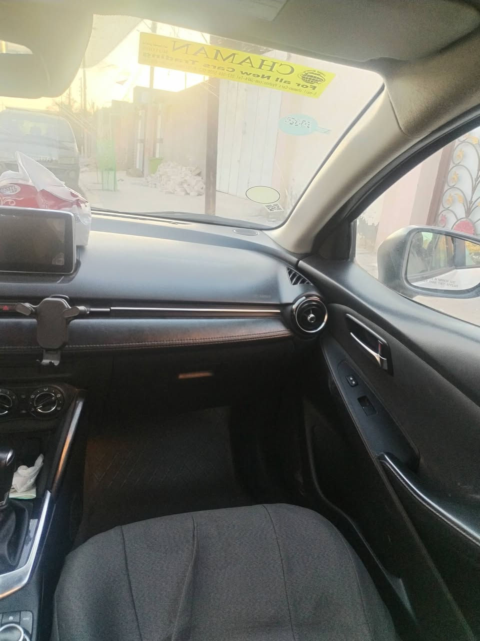 كورلا يارس 2017 وارد أمريكي سياره جهازه من كلشي نضافه مثل ما موضح بالصوره السياره بيها قاصرين سياره بأسم والدي المتوفي مكان السياره النجف الاشرف صور السونار موجوده سنوية السياره تنتهي 2030 ما متواجد على الفيس اتصل ***********
