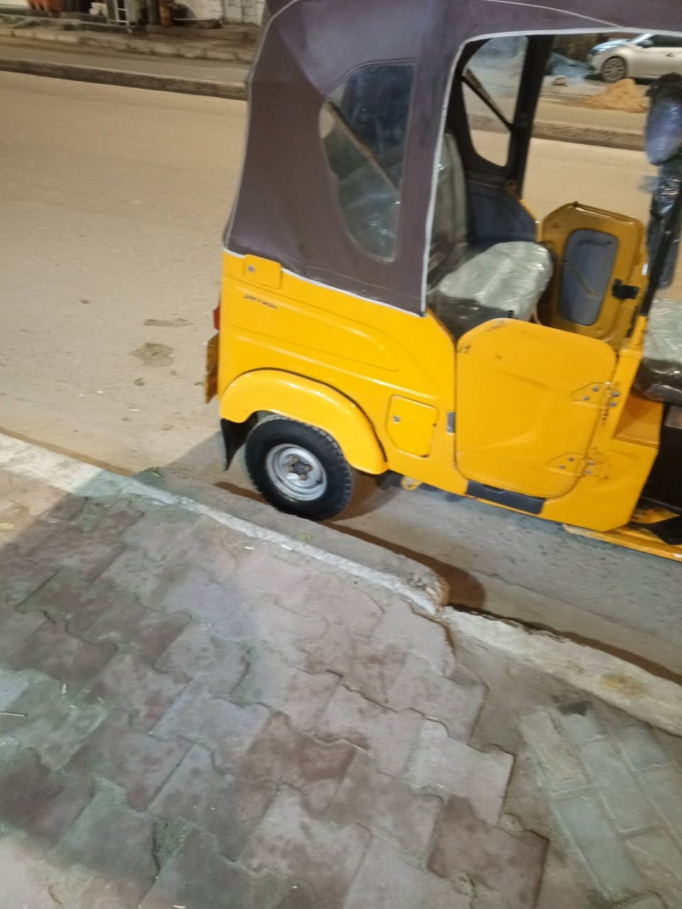 السلام عليكم تكتك موديل 21 رقم  أو سنويه اسعره 6500 بيه مجال  بيع بس صوليات تجي تفحص وتخذه تحويل ثاني يوم شراي يتصل ***********
