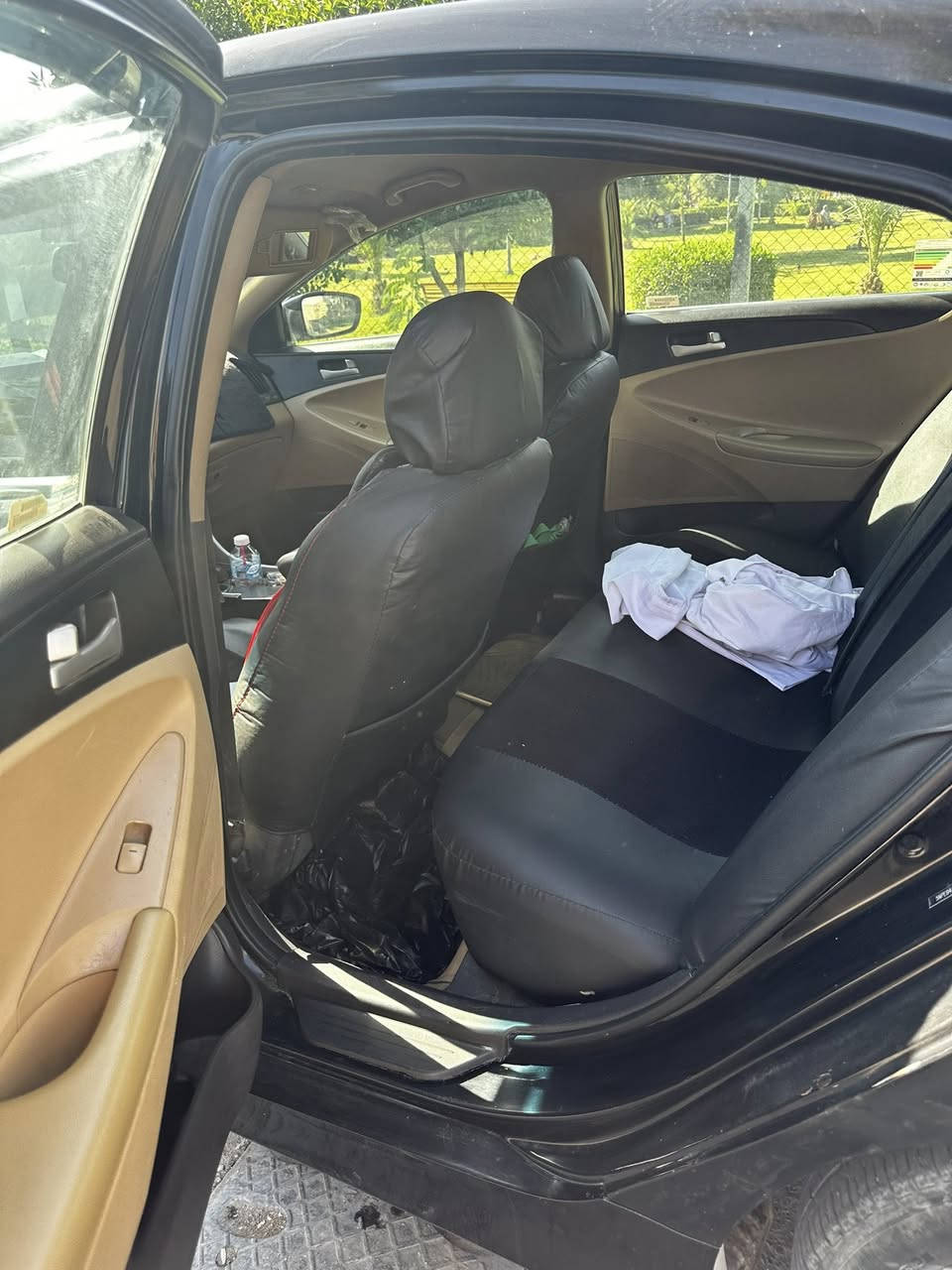 هونداي سوناتا ٢٠١٤ وارد امريكي نص مواصفات

حادثها جاملغ وباب عكس السايق لا لغود ولا شواصي وبيها طخات بسيطه بالداير 

ماشيه ١٦٤ ، صدرها جديد ومحركها جديد ومنظومة البانزين كلها جديده السياره ما ناقصها شي بس تخم تايرات 
 
السيارة بأسمنا استعمال بيت رقمها جديد وسنويتها ٢٧ 

معروضه ب ٩٤ وبيها مجال بسيط جدا
للاستفسار ***********
