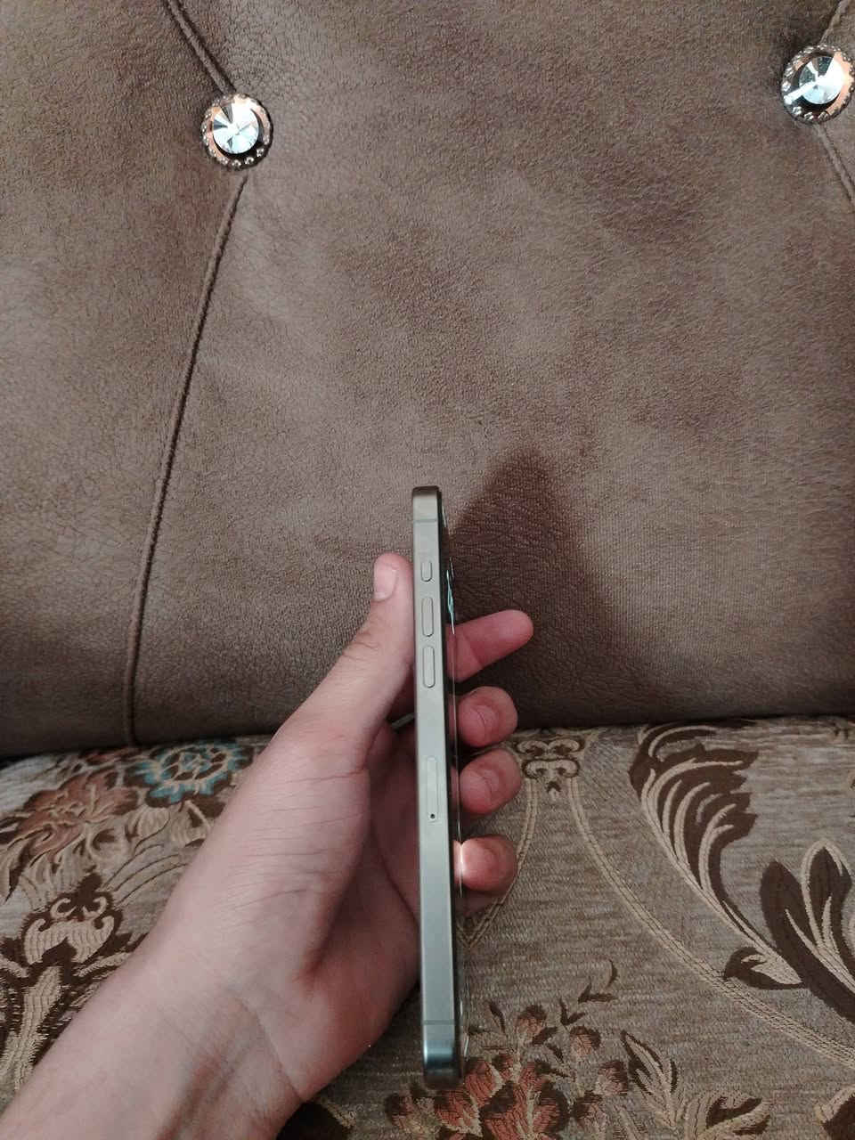 السلام عليكم ايفون 15 برو ماكس ذاكرة 256 بطاريه 87 جهاز  نضافه 100 /100 جهاز وتر كلشي ممبدل مكفولل *********** واتساب فقط مليون 300 و بيه مجال  للطيبين
