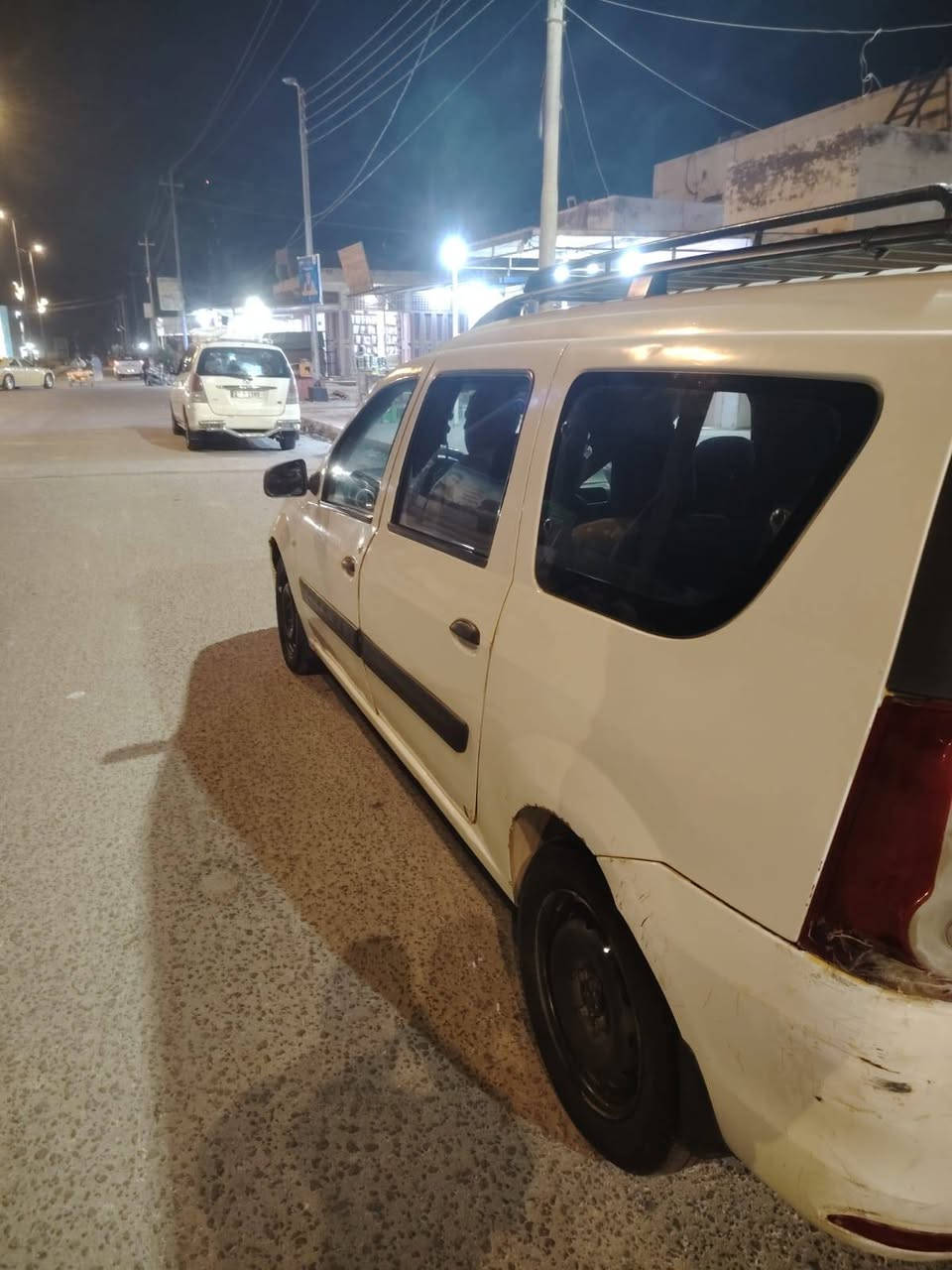 رينو لوكان سبعه راكب موديل 2010
تبريد قطعتين مكفوله سنويه بأسمي مجددها قبل سنه رقم مثنى 
السعر 50 وبيها مجال مكان السياره الديوانية 
غير متواجد على الفيسبوك
الاتصال على رقم واتساب :***********
