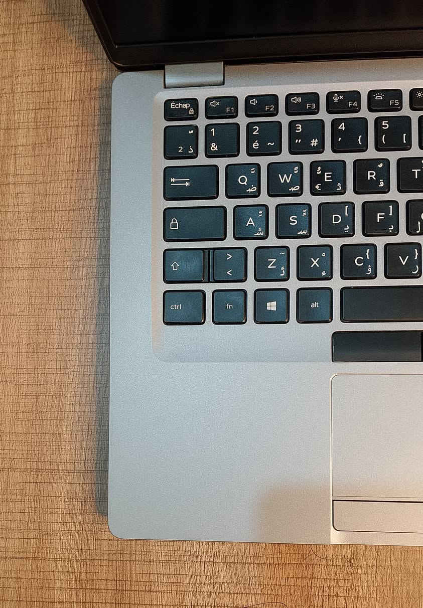 🔥 بسعر لن تجدوا له مثيل..

​نقدم لكم العملاق العملي DELL 5410 خفة الوزن مع قوة الاداء..
​المعالج: Intel Core i5 (الجيل العاشر) — قوة وأداء مستقر تحت ضغط العمل.

​ الذاكرة (RAM): بسعة 8 جيجابايت — تضمن لك تنقلاً سريعاً بين التطبيقات دون أي بطء.

التخزين: SSD 256 جيجابايت — سرعة إقلاع صاروخية للنظام والبرامج.

​الشاشة: 14 بوصة بدقة FHD — وضوح ممتاز ومريح للعين أثناء الاستخدام الطويل.

البطاريةوالنظافة: أداء مميز يدعم ميزة الشحن السريع لترافقك طوال ساعات عملك أو دراستك مع نظافة ممتازة.

الأمان والخصوصية: يحتوي على غالق كاميرا يدوي (Shutter) لحماية خصوصيتك بالكامل.

المنافذ: يحتوي على كافة المنافذ الأساسية (Type-C الشحن السريع، منافذ USB 3.2، منفذ HDMI لربط الشاشات، ومنفذ LAN للإنترنت).

​ السعر:
​280 ألف دينار فقط!.
​🚚 يوجد خدمة توصيل لباب بيتك.

​🟢للحجز والاستفسار راسلنا على واتساب👇👇: 
https://wa.me/9647747710677

🔴"تنويه لزبائننا الكرام: البيع متوفر نقداً فقط، لا نتعامل بالأقساط."


**إذا كنت صاحب هذا الإعلان وتريد حذفه لأي سبب، رجاءا أرسل رسالة إلى الدعم الفني**