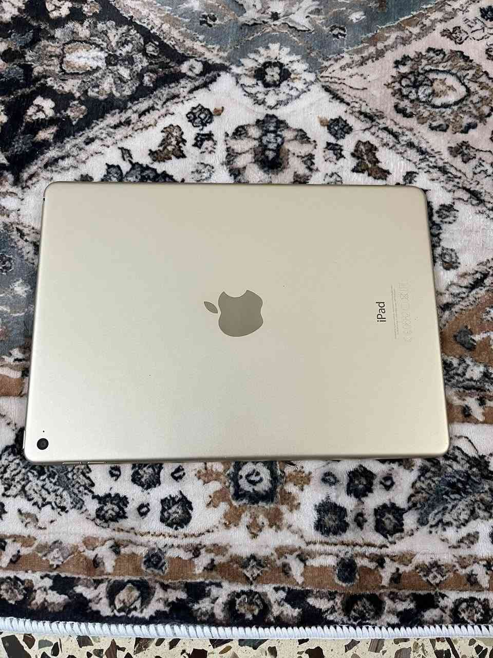 سلام عليكم 
ايباد اير 2 للبيع ذاكره 128g الجهاز على ايدي من اول ماشتريته واصلي ومامبدل اي شي منه ولونه مميز بي فقط طعجات خفيفه على الزوايا ونضافته مثل ماتشوفونها كدامكم السعر خاص 
مكاني حي العدل وهذا رقمي ***********
