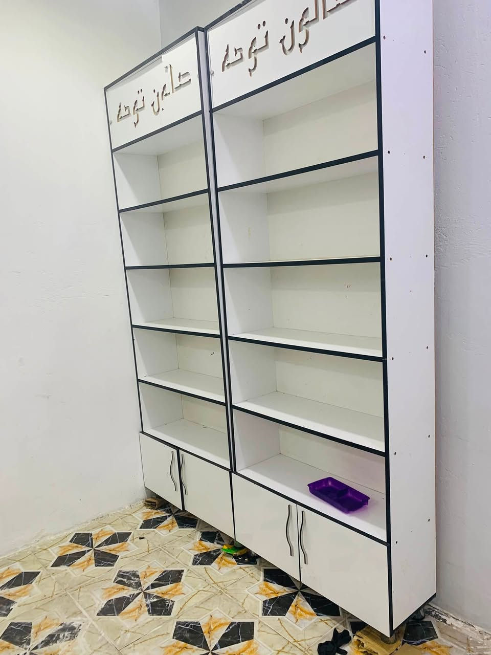 فاترينات عدد2
الارتفاع 240 
العرض متر 
السعر 250 وبيهن مجال 

***********
