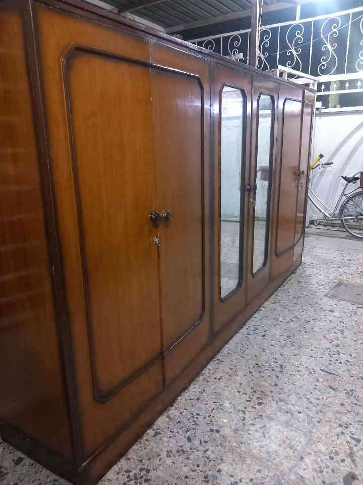 كنتور 6باب صاج توصئ الداخل عادي الظهر معاكس عادي القياس.  العرض 3مترات و48. سم.   الارتفاع.  متر و 88 سم. العمق. 60 سم السعر ٣٢٥ الف وبي مجال العنوان بغداد الكرخ تقاطع درويش البياع شارع البداله الانتصارسوق اميمه فرع مجمع الرازي ع اليمنه منتصف شارع ع اليسرى خلف مي اور
***********
*********** بغداد
