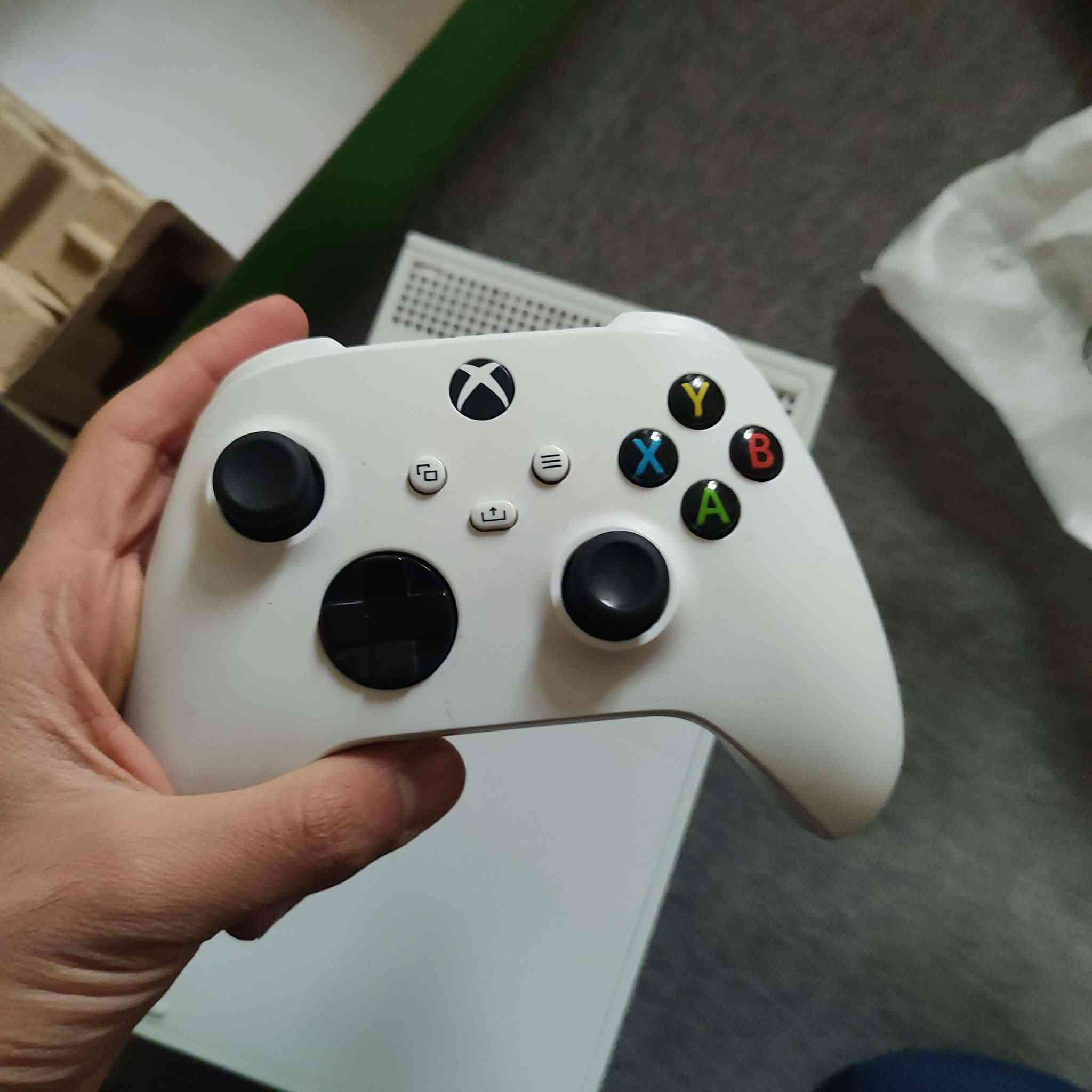 السلام عليكم(( اكس بوكس سيريس اس)) اخو لجديد لوك مستعمل قليل  بي العاب جيتي اي وفورنايت وبي فيفا وبي بعد العاب منزلات ويده مالته جديده(شرط تجي تفحص وتاخذ) سعرة 380الف قفل مكاني بغداد جديدة ***********
