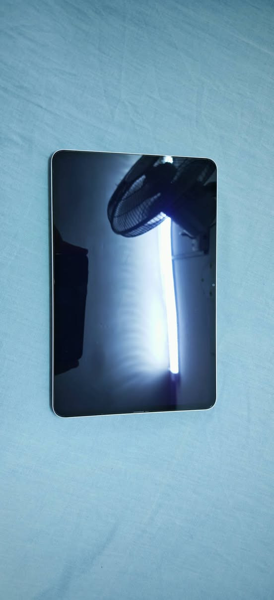 ريد ماجك استرا نضافة 1000%
معالج الجهاز
 snapdragon 8 elite
ذاكرة الجهاز (512)
رام (16) وتكدر تضيف (12)
بطارية الجهاز 8300
شاشة نوع OLED
حجم الشاشة 9.06
معدل تحديث 165HZ
نضام التبريد 
ICE_X COOLING
مروحة تبريد داخلية بسرعة 
20000 RPM
سماعات الجهاز عالية جدا
سماعتان ستيريو مزدوجتان
DTS:X ULTRA
كامرة الجهاز 
خلفية 13MP
امامية 9MP
تصوير  4K 30fps
صحة البطارية 98
عدد دورات الشحن والتفريغ 137 يعني اخو الجديد
محلقات اضافية للجهاز كفر جلاتين شفاف + لزكة شاشة +راس شاحنة بقوة (80W)
الجهاز نضيف جدا مابي اي شخط كامل الملحقات كارتونة موجودة ستيكراتة موجودة وجيس الجهاز موجود 
السعر مليون وخمسين بيه مجال كلش بسيط مكاني بغداد قرب البياع 
***********
