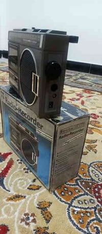 جهاز راديو مسجل شركه بالكرتون مستعمل بسيط اف ام اي ام شرط نظافه 100% ا...