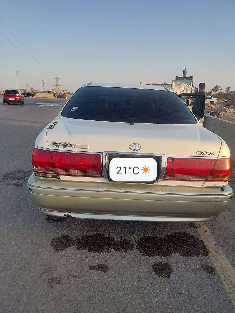 السلام عليكم سياره جنون (ملكه) للبيع موديل 2001  رقم بصره شرط التحويل السنويه توه منتهيه بيه كفر الجاملغ الخلفي مبدل بليابان  وطخه بلبنيد والباقي ما بيها  شي السياره جاهزه من كلشي تبريد تخم تاير حداديه يرادله شويه ترتيب  مكاني البصره القرنه الشرش  ***********  السعر ١٢٨
