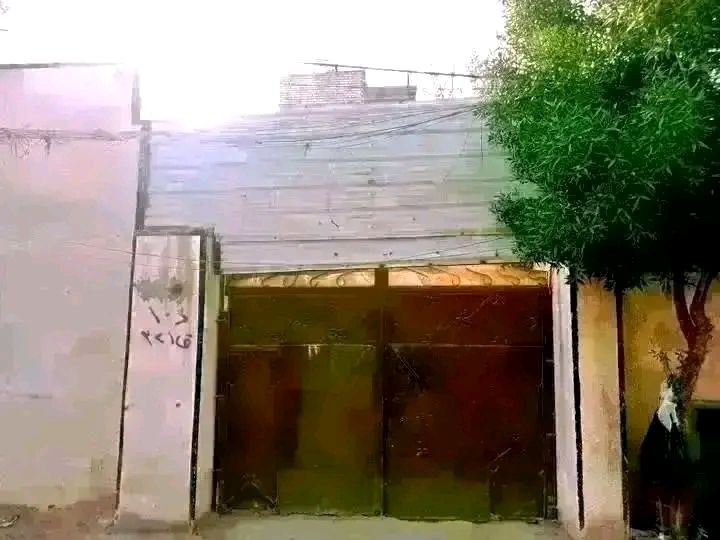 بيت للبيع مساحة 140 متر  زراعي سند 25  بداية سبع قصور اول شارع ( شارع المشروع) ثالث فرع كلشي قريب عليك 
جميع الخدمات ماء كهرباء مجاري/  تبليط جديد 

استقبال كبيرة + 3 غرف + صالة و مطبخ وصحيات
البيت اعگادة السعر 35 
رقم صاحب البيت   ‏‪0772 353 1009‬‏
غير متواجد على الفيس
