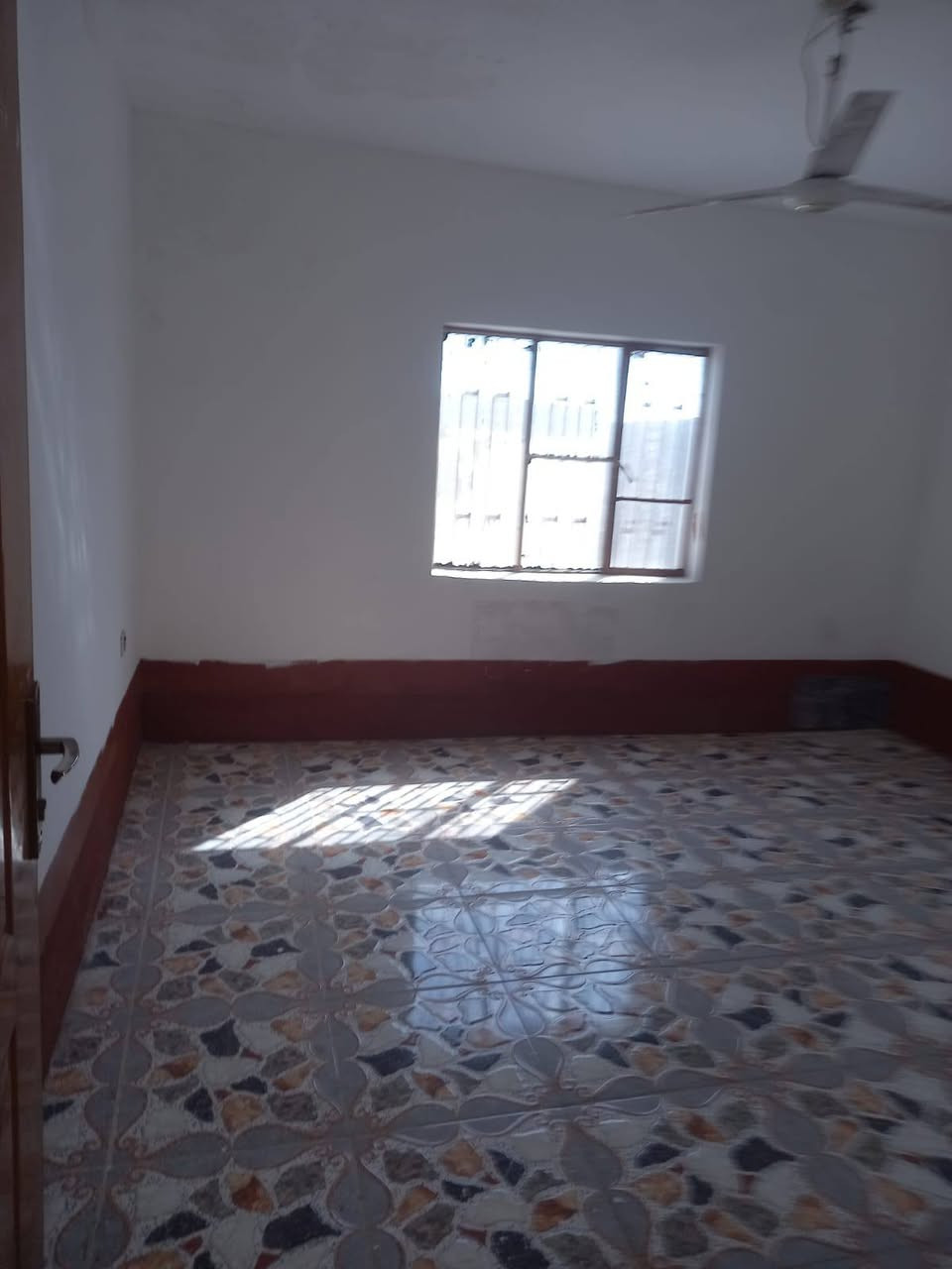 #دار للايجار  100م ايجاره 250الف 
   
🫆.. #نجف شارع المعمل  خلف اسوق حسين الرماحي قريب للمختار 
يحتوي على غرفه وصاله ستقبال ومطبخ وصحيات

 #تواصل الاتصال ع الرقم تاليه
***********
