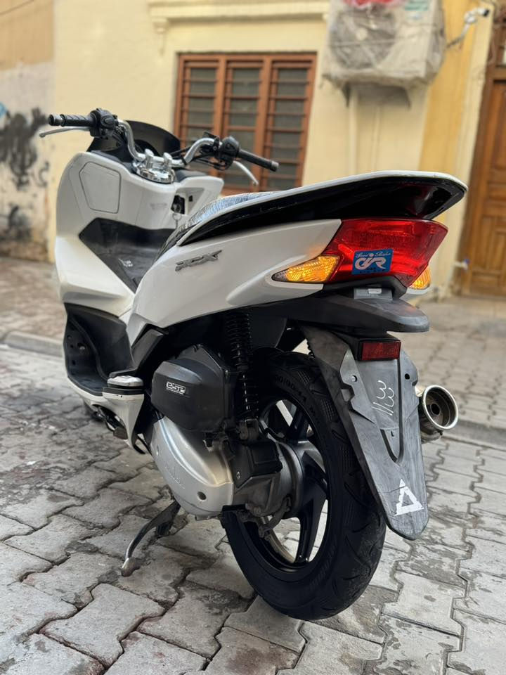 للبيع دراجه pcx  جيل ثاني ياباني الاصلي  نوع jf  مكينه 150 حساس حرف A نوزل خطين ستان كهربائي ماشيه 36 الف حساس ازدحام دراجه جديده  حساس شلعه معدل خير من الله دراجه تتعب تكول جديده مال جناي  مكان بغداد الكرخ السعر  مليون و550 وبيهه مجال وبيهه مجال والاستفسار  ***********
