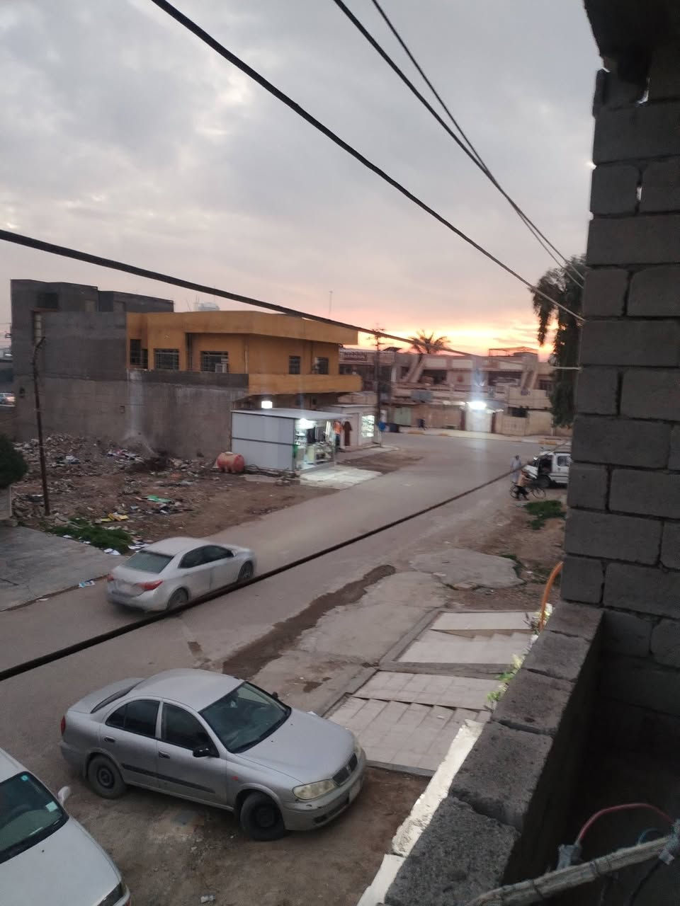 مشتمل للأيجار طابق ثاني مساحه ١٢٠ واجهيه ٨أو نزال ١٨ واضح بل صور بناء جديد غرفه نوم استقبال صاله مطبخ ٤في ٤حمام داخلي منور صحيات ركن مدرسة الأخلاص او شارع ابو عامر مقابيل بيت ابو عامر ***********
