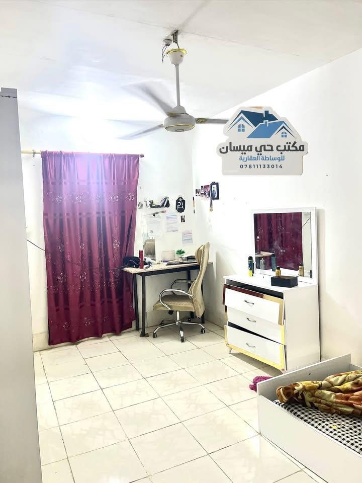 للبيع بيت 110متر مربع طابقين 10*11 متر و شارع 10 متر مفتوح على الشارع التجاري الشريط بداية قطاع 76 قريب على شارع البوريات حي ميسان يحتوي الطابق الاول غرفة و صالة و مطبخ و استقبال و الطابق الثاني 3 غرف السعر 125 وبي مجال للاستفسار اتصل ***********
