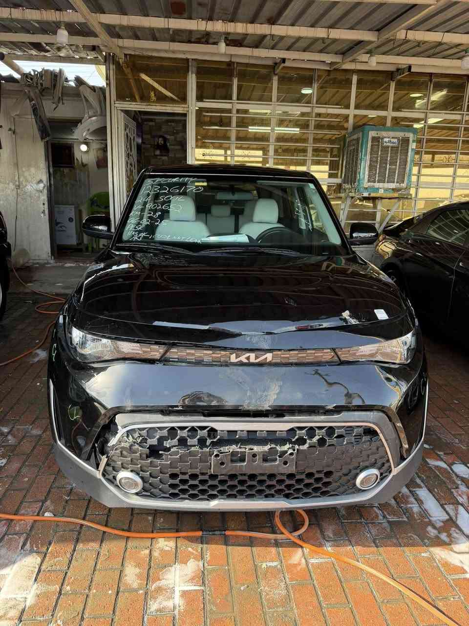 السلام عليكم للبيع فقط 
كيا صول موديل 2024 
كلين بدون حادث بدون فتح بدون ايرباك 
حادث موضح بالصور الدعاميه مفتوحه 
موجوده داخل السياره بدون دواخل 
ماشيه 17 الف دوخل جديد بسمي 

السعر بلاش 138 
العنوان بغداد 
الهاتف ***********
