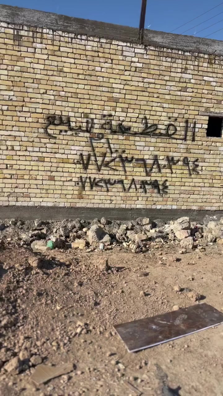 سلام عليكم قطعه 100 متر للبيع حي دجله خلف المعارض ***********
