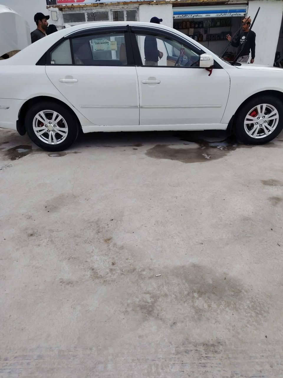 للبيع سوناتا مديل 10 رقم بصرة انكليزي خليجي 2400 فول واحد على واحد  سياره جاهزه للاخير كامل مواصفات السياره بيه تبديل قطعتين بنيد وجاملغ بدون دواخل العنوان ذي قار قضاءالشطرة السعر 125وبيها مجال قليل للاستفسار ع الرقم ***********
